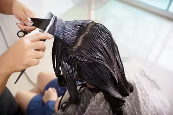 Ansatzfarbe im Friseursalon in Istanbul Taksim