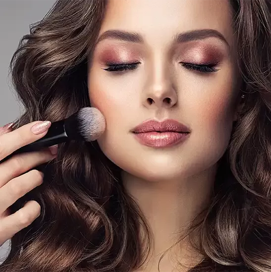 Braut-Make-up im Friseursalon in Istanbul Taksim