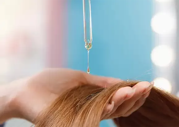 Kollagen Haarkur für poröse Längen im Salon in Istanbul Taksim