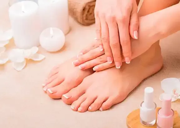 Maniküre im Salon in Istanbul Taksim