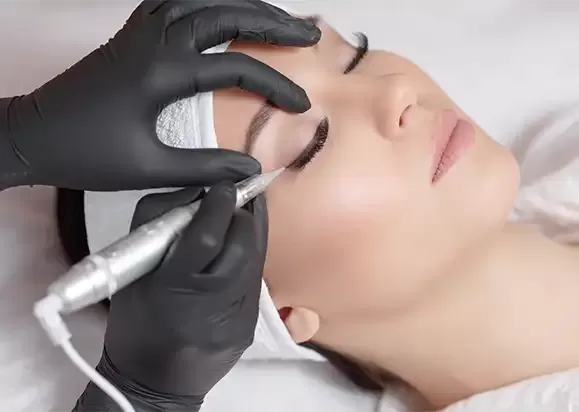 Permanent Eyeliner im Friseursalon in Istanbul Taksim