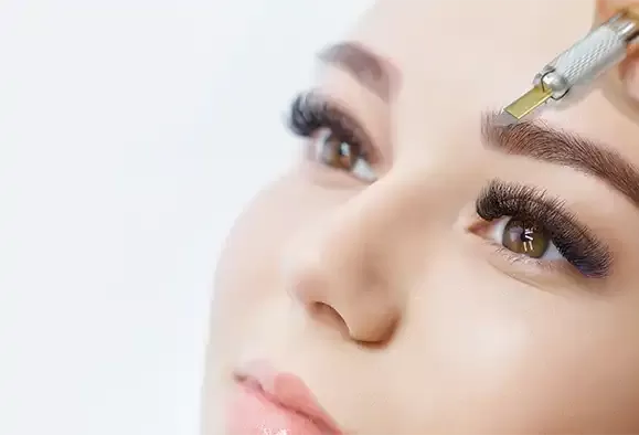 Powder Brows im Friseursalon in Istanbul Taksim