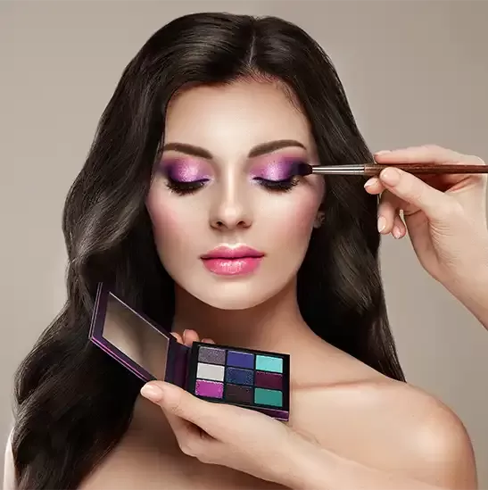 Verlobungs-Make-up im Friseursalon in Istanbul Taksim
