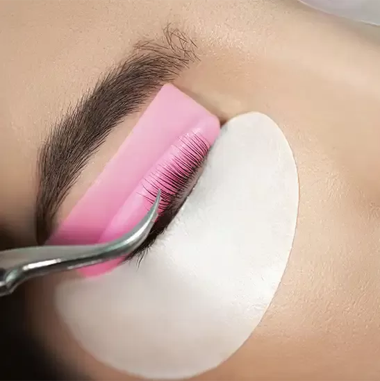 Wimpernwelle im Friseursalon in Istanbul Taksim